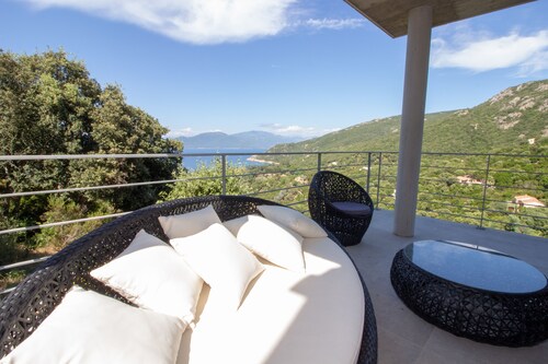 Exceptional Villa with Ocean Views in Campomoro, Sleeps 6, Near the Beach