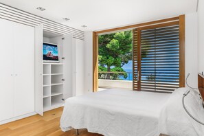 4 bedrooms, WiFi, bed sheets