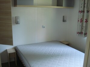 3 bedrooms, WiFi - NEW MOBILE HOME WITH LARGE PLOT (Saint-Cyprien)