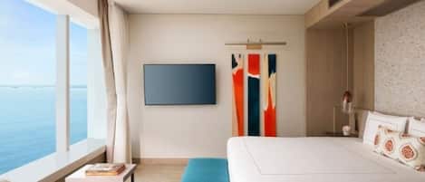 Luxury Suite | Premium bedding, down duvets, memory-foam beds, minibar