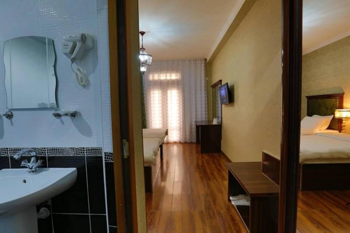 Caja de seguridad en la habitación, wifi gratis y ropa de cama 