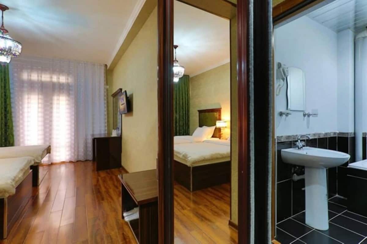 Habitació triple | 1 dormitori, caixa forta a l'habitació, wifi gratuïta i roba de llit