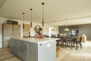 Old Hay Barn | Private kitchen | Fridge, microwave, oven, stovetop - Old Hay Barn (Cirencester)