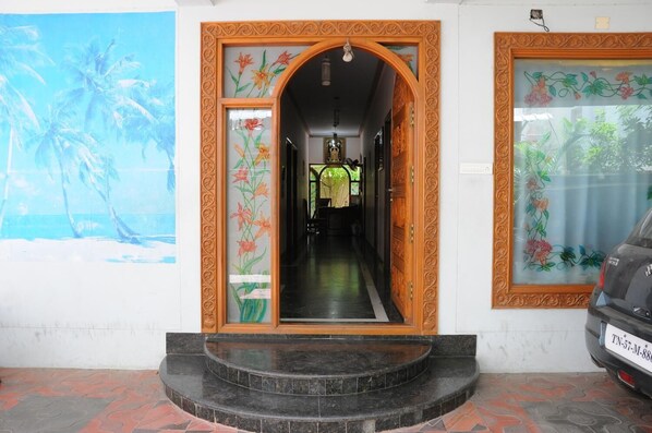 Exterior - Lloyds Guest House , Krishna street , T. Nagar (Chennai)