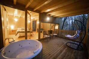 Een douche, een regendouche, gratis toiletartikelen, een haardroger