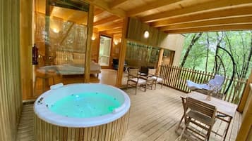 Cabaña, bañera de hidromasaje, vistas al viñedo | Terraza o patio