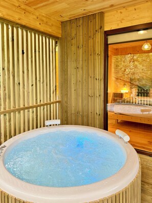 Cabin, Hot Tub, Vineyard View | 1 bedroom, free cribs/infant beds, free WiFi, bed sheets - Enoturismo María Manuela (Boqueixon)