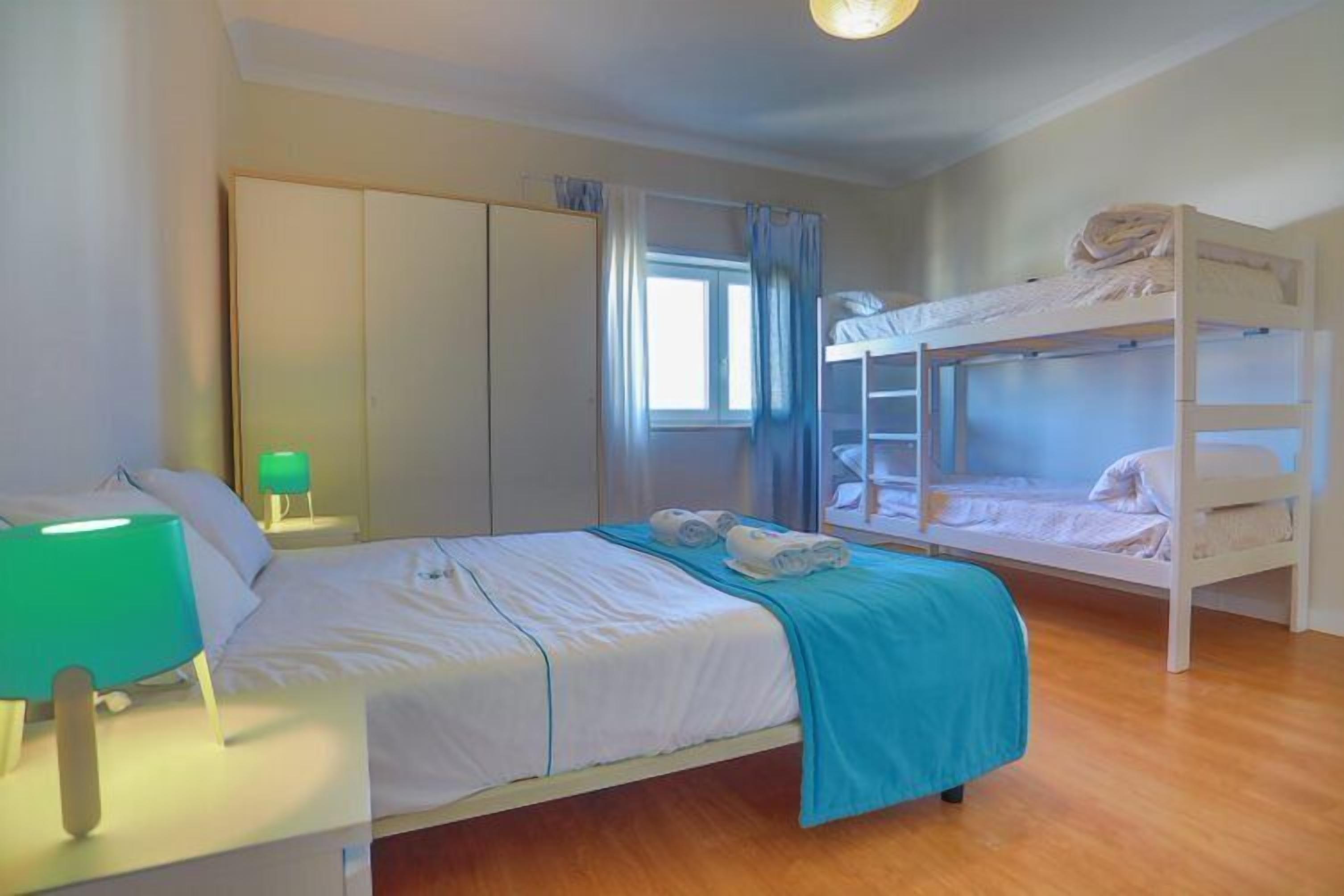 Peralatan tempat tidur premium, dihias secara berasingan 