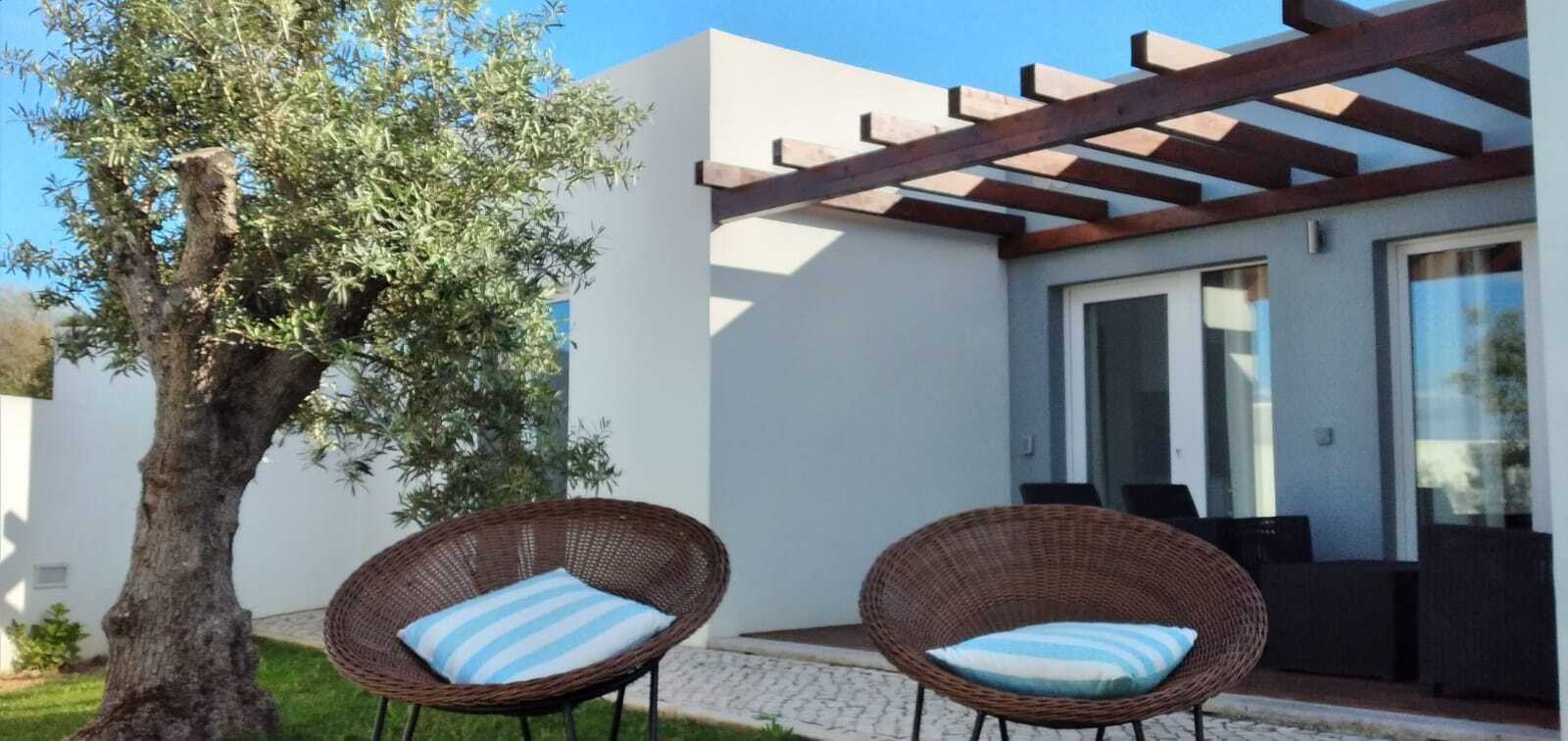 Peralatan tempat tidur premium, dihias secara berasingan 