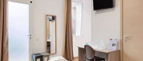 1 slaapkamer, een bureau, wifi, beddengoed