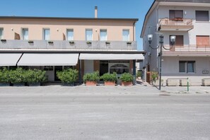 Esterni