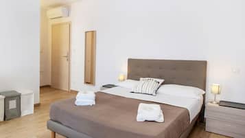 1 camera, una scrivania, Wi-Fi, lenzuola