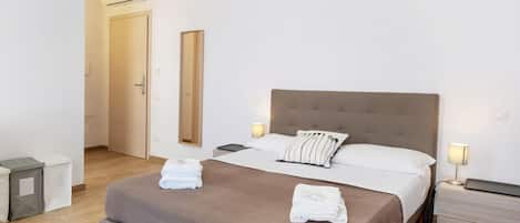 1 bedroom, desk, WiFi, bed sheets