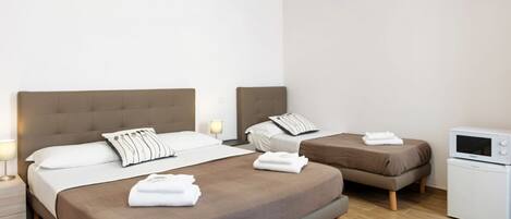 1 bedroom, desk, WiFi, bed sheets