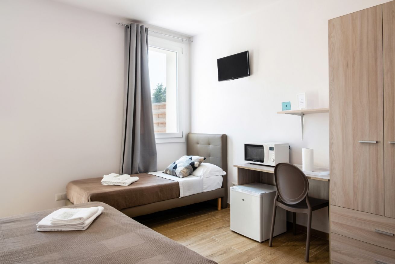 1 bedroom, desk, WiFi, bed sheets