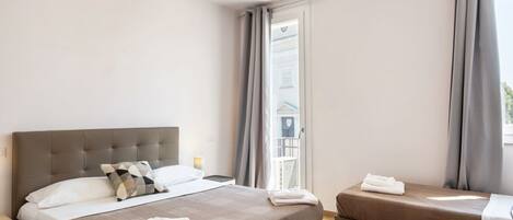 1 bedroom, desk, WiFi, bed sheets