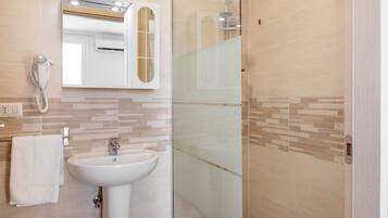 Doccia, bidet, asciugamani