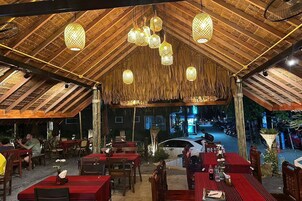 Bar junto a la piscina