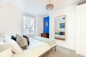 3 bedrooms, laptop workspace, iron/ironing board, travel cot
