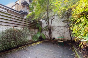 Comfort Apartment | Terrace/patio - Picnic in the Park Fantastic 3 Bedrooms (London)