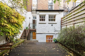 Exterior detail - Picnic in the Park Fantastic 3 Bedrooms (London)