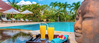 Huge beachfront villa with direct access to the beach!