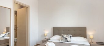Modern and cozy room with private bathroom is part of the San Vincenzo Rooms Guest House and is perfect for 2 guests. The accommodation is located in the renovated building in Vigonza, which is 10 minutes by car from the center of Padua and on the direct
