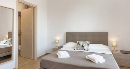 Modern and cozy room with private bathroom is part of the San Vincenzo Rooms Guest House and is perfect for 2 guests. The accommodation is located in the renovated building in Vigonza, which is 10 minutes by car from the center of Padua and on the direct