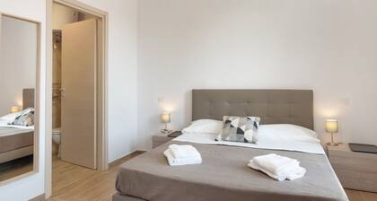 Modern and cozy room with private bathroom is part of the San Vincenzo Rooms Guest House and is perfect for 2 guests. The accommodation is located in the renovated building in Vigonza, which is 10 minutes by car from the center of Padua and on the direct