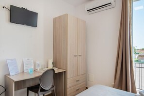 1 bedroom, desk, WiFi, bed sheets
