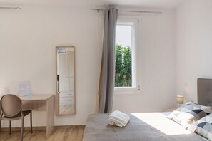 1 bedroom, desk, WiFi, bed sheets