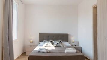 1 camera, una scrivania, Wi-Fi, lenzuola