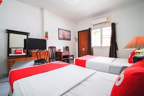 Superior Twin Room | Minibar, desk, free WiFi, bed sheets - OYO 654 Samanmit Inn Hotel (Sattahip)