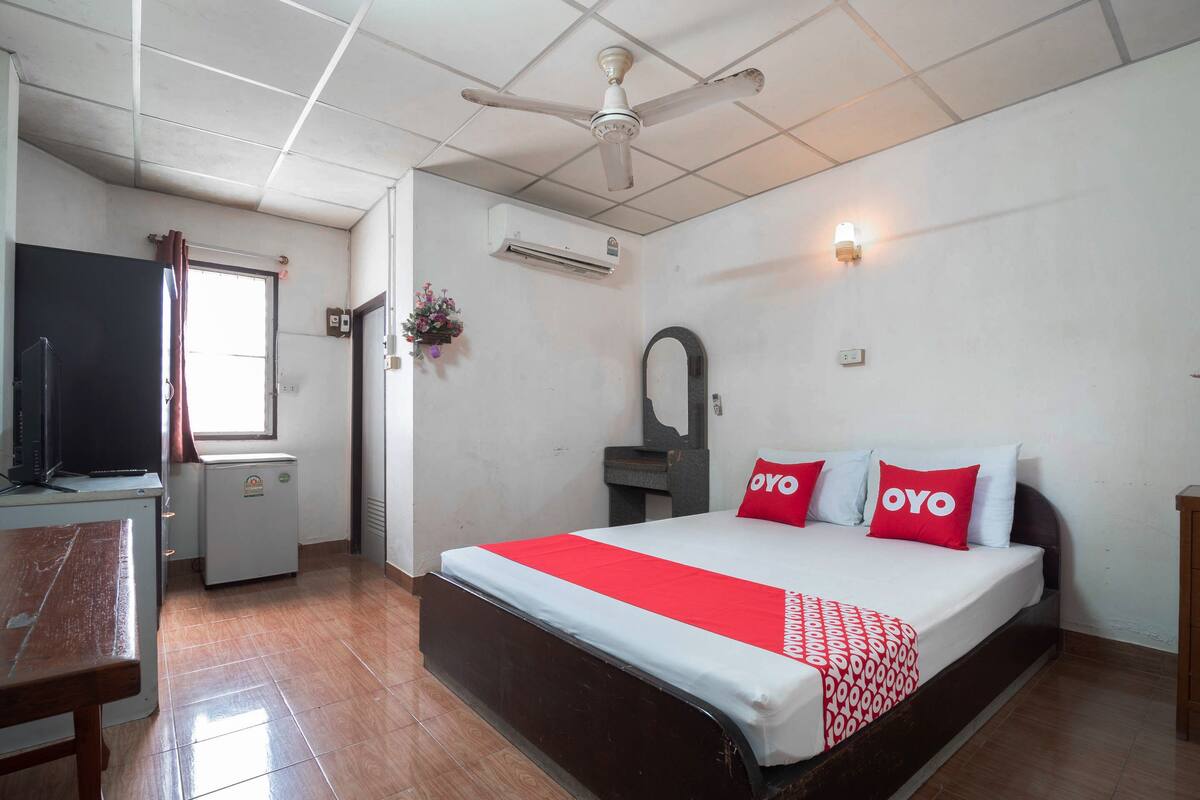 Standard Double Room | Minibar, desk, WiFi (free), bed sheets