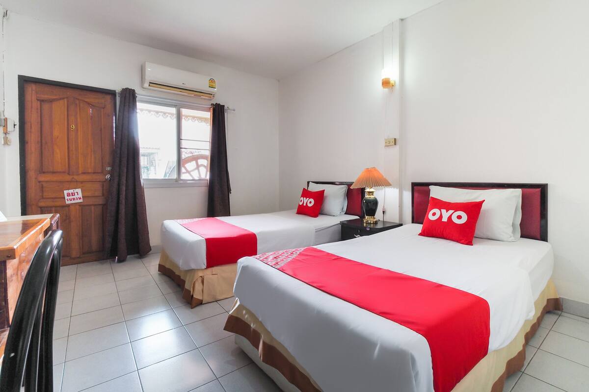 Superior Twin Room | Minibar, desk, WiFi (free), bed sheets