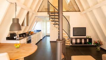 Villa (Wellness Lodge 2 persons) | Sala de estar | Televisión y reproductor de DVD