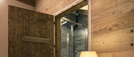 Economy Double Room | Desk, laptop workspace, soundproofing, free WiFi