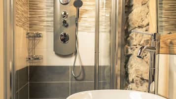 Traditional-Doppel- oder -Zweibettzimmer | Dusche im Bad