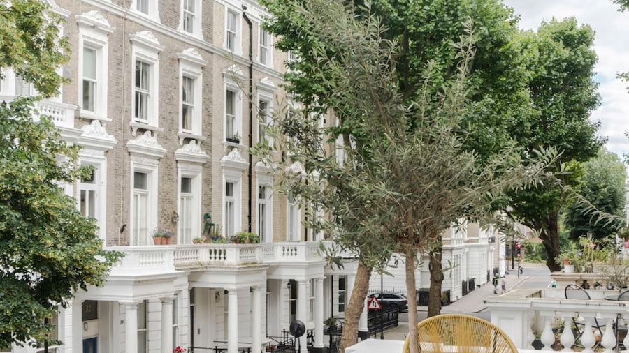 The Bengal Tiger: 2 bd apt rich with character