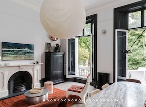 Coin salon dans le hall