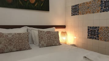 1 dormitorio, tabla de planchar con plancha, wifi y ropa de cama