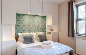 Two-Bedroom Apartment | 2 bedrooms, free WiFi - Neon Dream Playfull 2 bedroom (London)