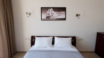 Doppia Comfort, 1 letto queen | Biancheria da letto di alta qualità, Wi-Fi gratuito