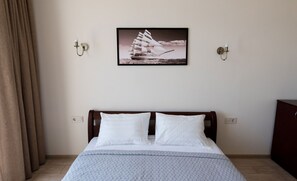 Habitación doble Confort, 1 cama Queen size | Ropa de cama de alta calidad y wifi gratis 