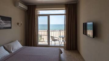 Panoramic Double Room | Premium bedding, free WiFi