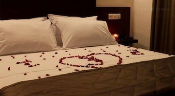 Decoración personalizada, muebles diferentes, escritorio y wifi gratis