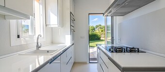 APARTMENT WITH WIFI AND A/C, CLOSE TO BEACHES: SALMOINA COVE AND CALO DES MORO