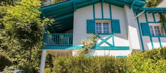 Beautiful typical Basque apartment in residence with swimming pool