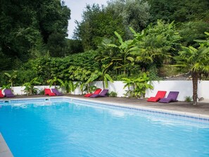 Outdoor pool, a heated pool - Beautiful typical Basque apartment in residence with swimming pool (La Bastide-Clairence)
