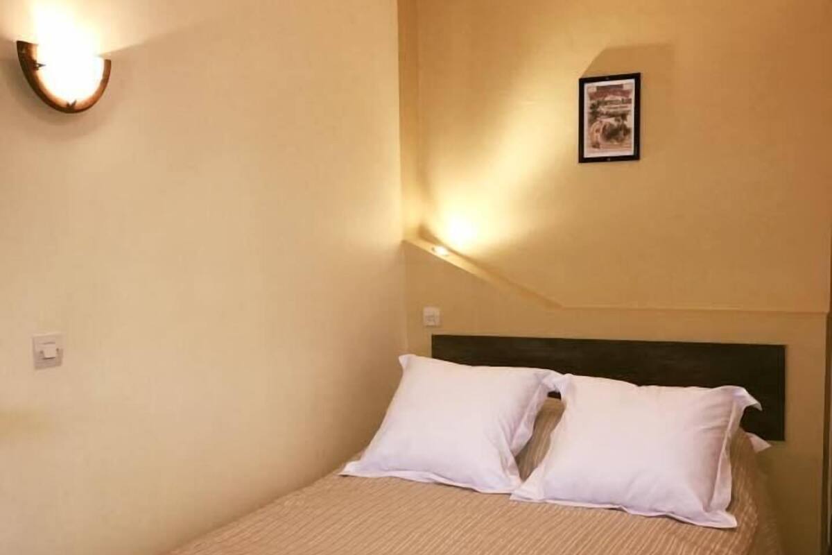 Junior Suite | Desk, blackout drapes, cribs (free), WiFi (free)